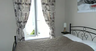 CHAMBRE LIT 2 PERSONNES CHAMBRE LIT 2 PERSONNES