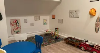 Chambre jaune (enfant) Chambre jaune (enfant)
