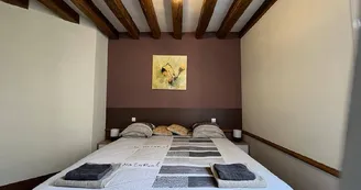Chambre lit double et ensuite douche Chambre lit double et ensuite douche
