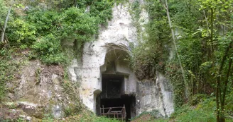 Entrée d'ancienne carrière souterraine Entrée d'ancienne carrière souterraine