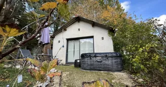 Terrasse & Jacuzzi privatif Terrasse & Jacuzzi privatif