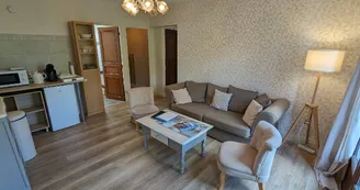 Suite Familiale (salon) Suite Familiale (salon)
