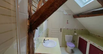 Niveau 2 Salle de bain vue toilettes Niveau 2 Salle de bain vue toilettes