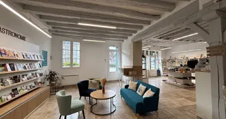 Espace accueil à la Maison du Tourisme de Saint-Aignan