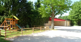 parking + aire de jeux parking + aire de jeux