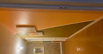 Couloir Accés Chambre VOYAGES et Chambre CHATEAUX Couloir Accés Chambre VOYAGES et Chambre CHATEAUX
