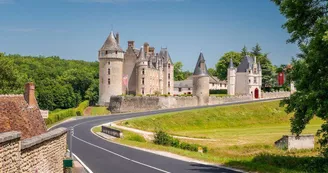 De l'Abbaye d'Aiguevives au château de Montpoupon - Boucle 46 De l'Abbaye d'Aiguevives au château de Montpoupon - Boucle 46