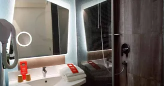 SALLE DE DOUCHE SALLE DE DOUCHE