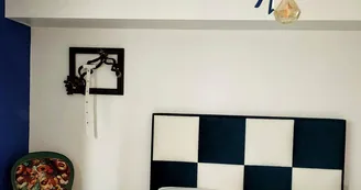 CHAMBRE BLEUE FAUTEUIL ET OISEAU CHAMBRE BLEUE FAUTEUIL ET OISEAU