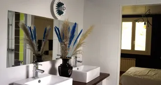 SDB-CHAMBRE-BLEUE SDB-CHAMBRE-BLEUE