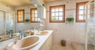 SALLE D'EAU AVEC DOUCHE SALLE D'EAU AVEC DOUCHE