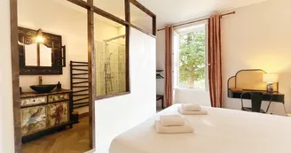 La Maison Voyage 41 - vue d_ensemble SDB ouverte - Chambre Jardin chaumont La Maison Voyage 41 - vue d_ensemble SDB ouverte - Chambre Jardin chaumont