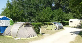 Emplacements du Camping La Poterie - Mosnes, France. Emplacements du Camping La Poterie - Mosnes, France.