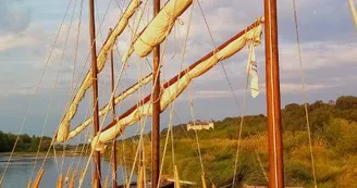 toues-château-airsdeloire-22-07-2022-croisiere-loire-bateau-milliere-raboton toues-château-airsdeloire-22-07-2022-croisiere-loire-bateau-milliere-raboton