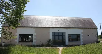 Exterieur_la_grange_chambre_d'Emma_Le_Liege_Loches_Val_de_Loire Exterieur_la_grange_chambre_d'Emma_Le_Liege_Loches_Val_de_Loire