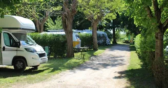 Camping la Poterie Aire de Camping-car Caravane