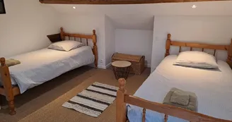 CHAMBRE 2 ETAGE