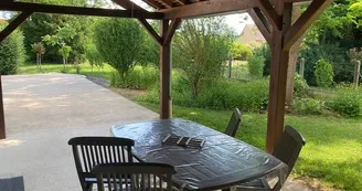 Terrasse couverte jusqu'à 9 pers. avec grill et barbecue Terrasse couverte jusqu'à 9 pers. avec grill et barbecue