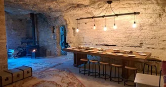2. Le Grand Roc Touraine gîte de Groupe 16 pers près Chenonceau salon salle à manger troglodyte partie gauche 2. Le Grand Roc Touraine gîte de Groupe 16 pers près Chenonceau salon salle à manger troglodyte partie gauche