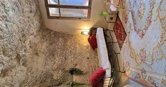 5. Le Grand Roc Touraine gîte de Groupe 16 pers près Chenonceau Salon troglodyte avec babye foot partie gauche 5. Le Grand Roc Touraine gîte de Groupe 16 pers près Chenonceau Salon troglodyte avec babye foot partie gauche