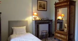 Chambre à deux lits du gite au Jardin de Grand-Père Chambre à deux lits du gite au Jardin de Grand-Père