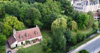 chateau de Fougères-sur Bièvre et le gite au Jardin de Grand-Père chateau de Fougères-sur Bièvre et le gite au Jardin de Grand-Père