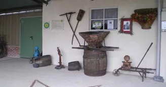 domaine-de-la-doltiere-entree-chateauvieux web