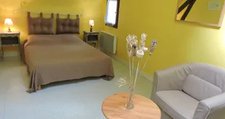 Chambre avec lit double