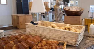 Buffet_petit_dejeuner_Hauts_de_Beauval Buffet_petit_dejeuner_Hauts_de_Beauval