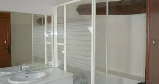 Salle de douche chambre camelia Salle de douche chambre camelia