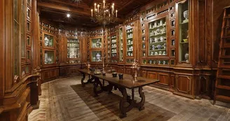 Château de Chenonceau - L'apothicairerie de Catherine de Médicis. Château de Chenonceau - L'apothicairerie de Catherine de Médicis.